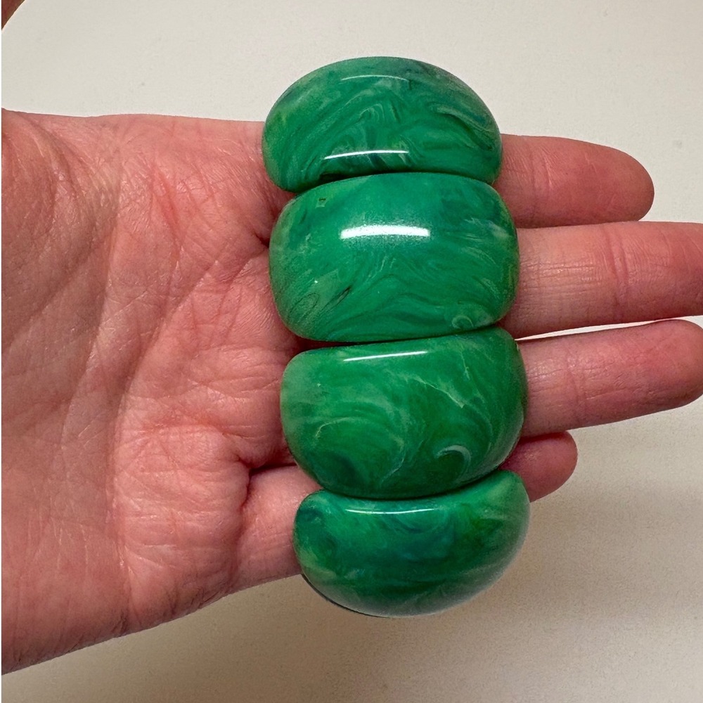Green Marbled Resin Chunky Stretch Bracelet Retro Style Emerald Swirl